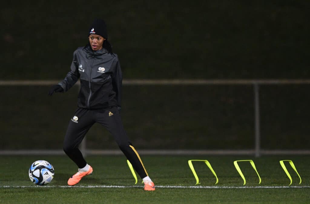 Linda Motlhalo - Salary, husband, lifestyle, stats 4 Linda Motlhalo in training