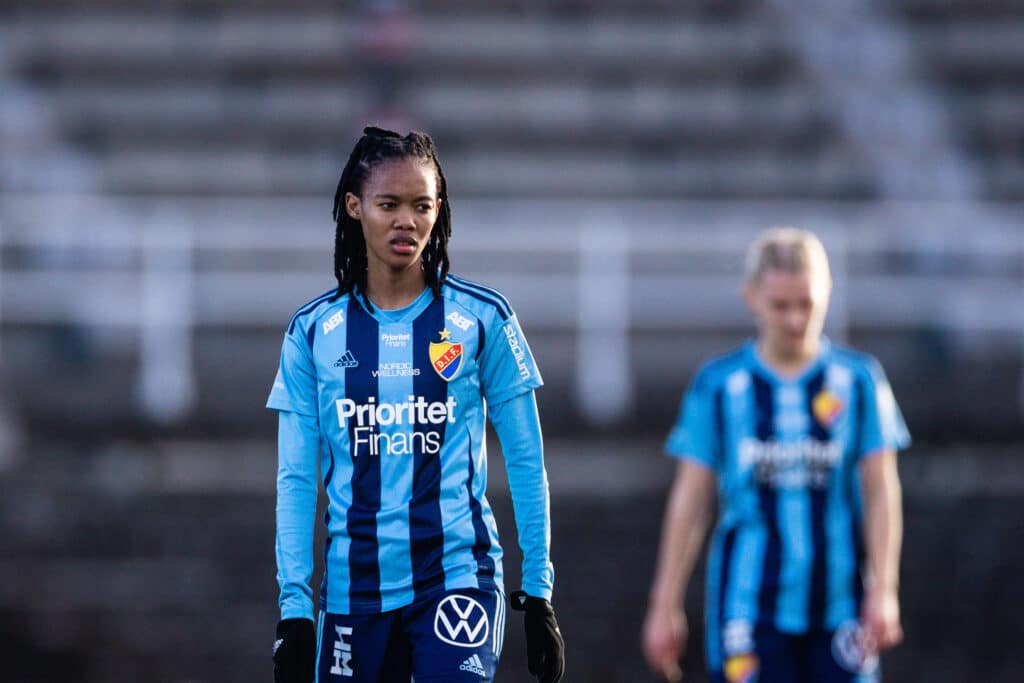 Linda Motlhalo - Salary, husband, lifestyle, stats 1 Banyana Banyana's Linda Motlhalo in action for her club