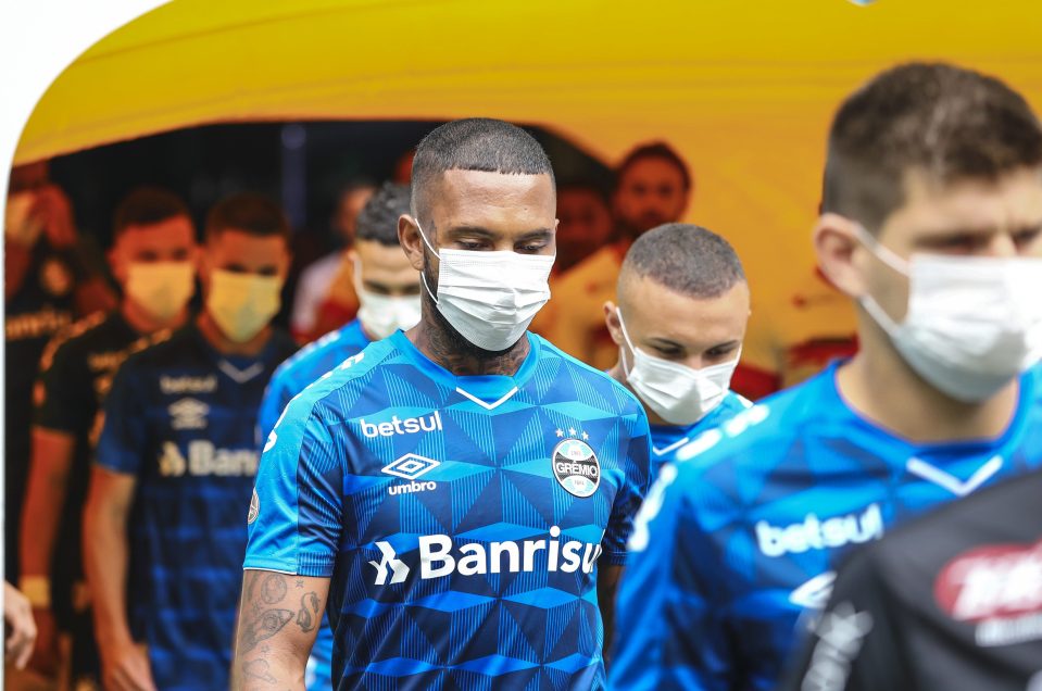 Premier League To Resume With Footballers Wearing Masks During Matches Footballers Wearing Masks During Matches